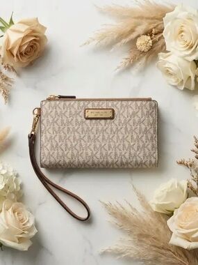 Michael Kors Signature Wristlet Wallet Vanilla Brown Zip Clutch